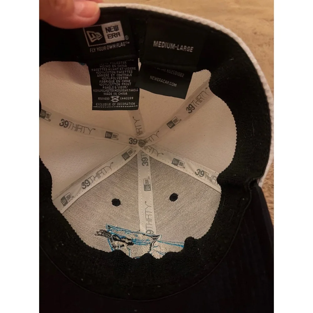 New Era 39THIRTY Carolina Panthers Hat Black White Mesh Stretch Fit Medium-Large